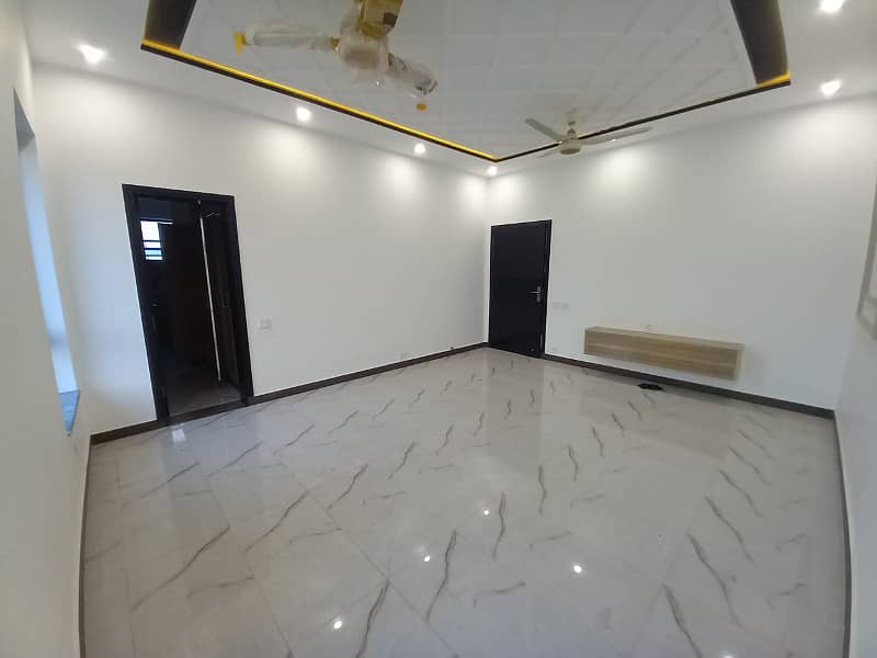 1 Kanal Brand New Upper portion with 3 Bedroom attached Bath and servant Room Near Lahore School of Economics (LSE), main Road Phase 6 and Phase 8 Broadway 3