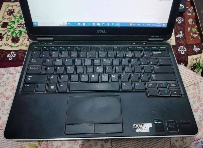 DELL Latitude-E7240 Core i7-4th Generation 0