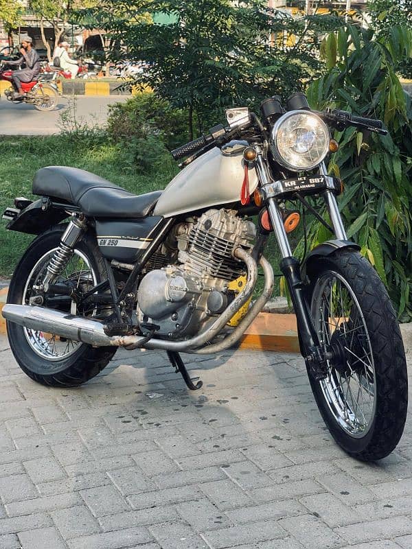 Suzuki gn250cc 2