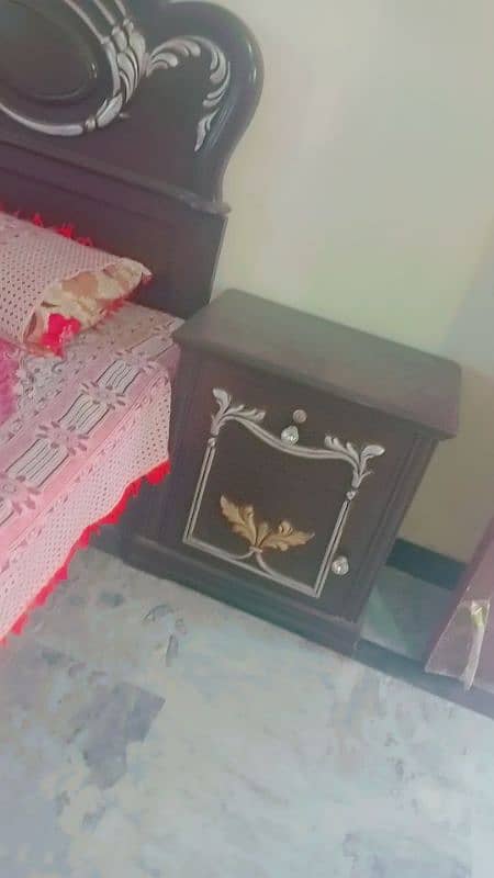 bed,side table,almari,dressing table 2