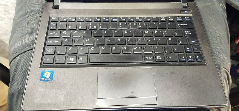 mini laptop good condition and good for study 3