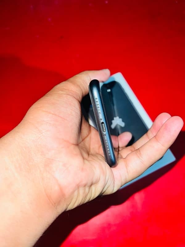 iphone 11 98health with box apple offical wranty avliable 6month 1