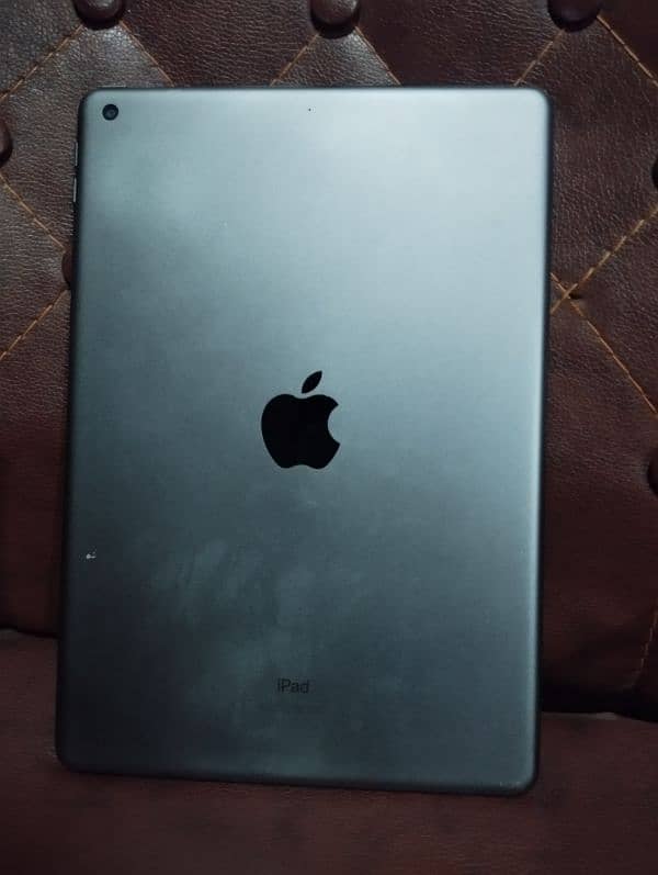 iPad 9th Gen 64 GB with B0x and charger 2