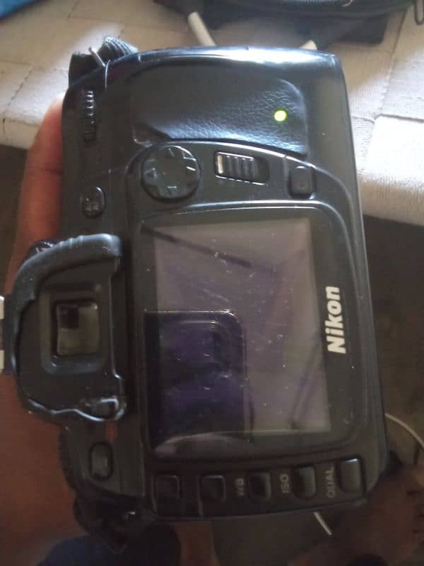 Nikon d80 camera ha minor screen damage ha nzr ata ha Baki ok ha check 1