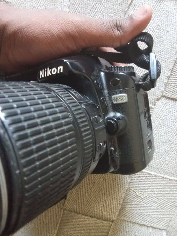 Nikon d80 camera ha minor screen damage ha nzr ata ha Baki ok ha check 3