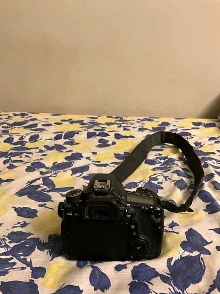 Canon 70D with kit lens scratch less 1