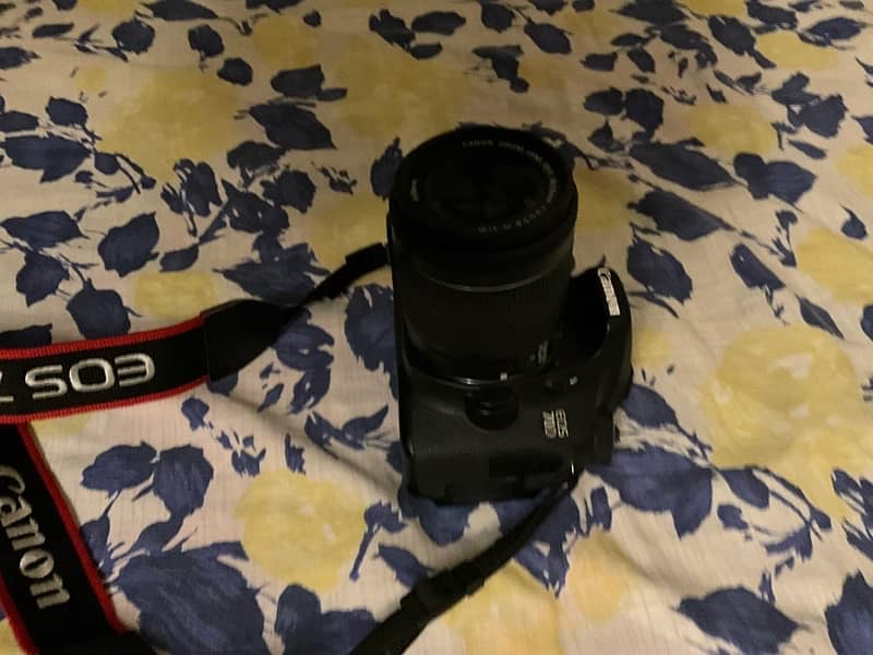 Canon 70D with kit lens scratch less 2