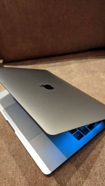 Macbook Pro 2019 16/512 GB 1