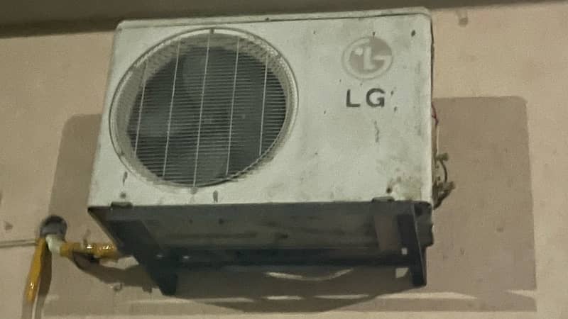 LG 1.5 Ton split in very good condition 0