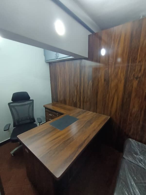 COMMERCIAL OFFICE 550 SQ FT FOR RENT IDEAL LOCATION UNIVERSITY ROAD 8