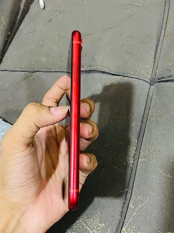 IPHONE XR 4