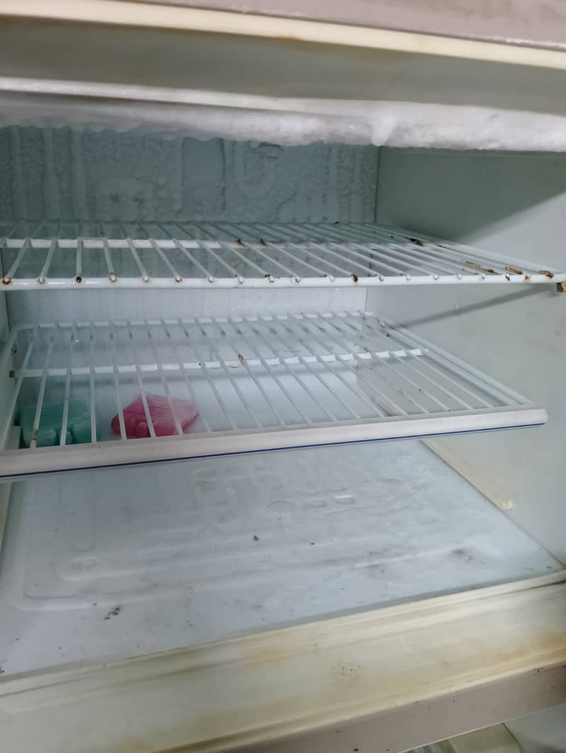 Need to sell Dawlance Fridge 1