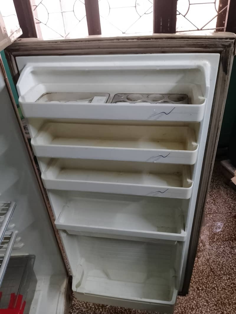 Need to sell Dawlance Fridge 4