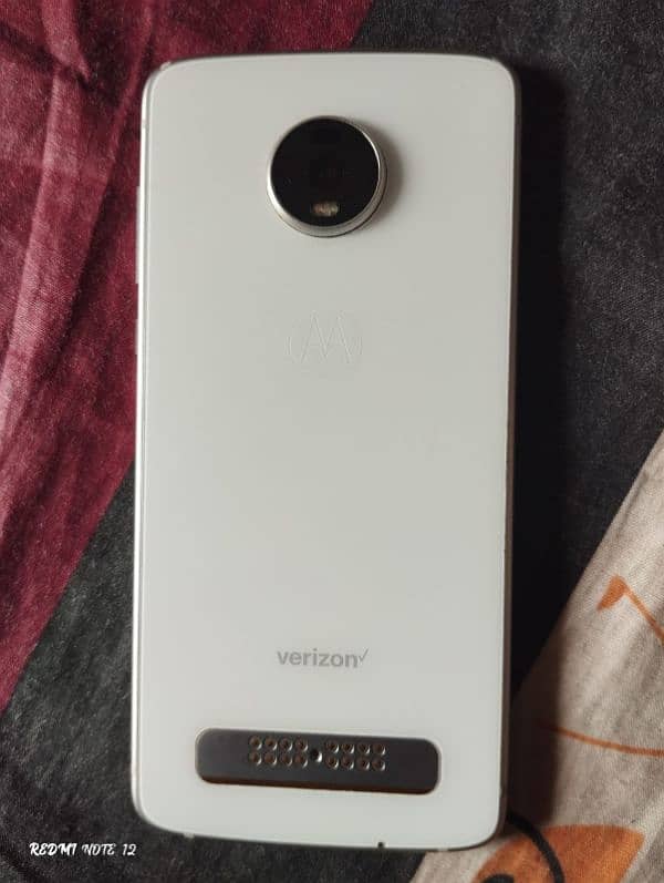 Moto Z4 mobil 4/128 1