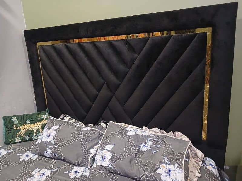 black velvet bed n dressing 5