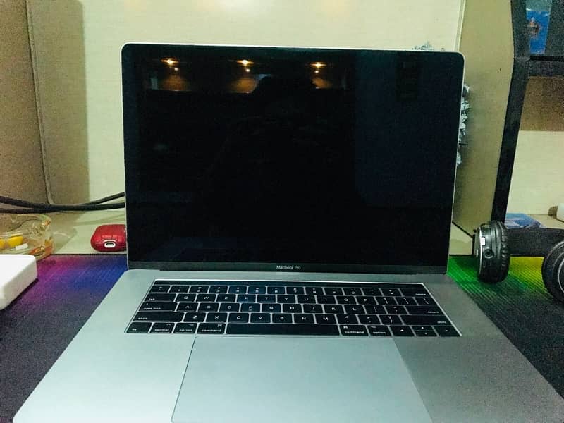 Apple MacBook Pro 2016 Model 1