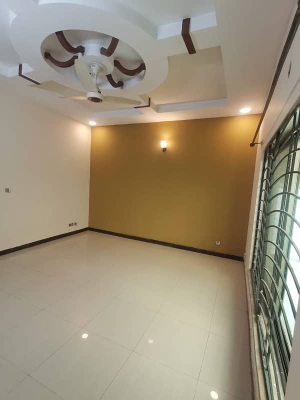 1 Kanal 6 Bed House For Rent Available in Bahria Town phase 2 2