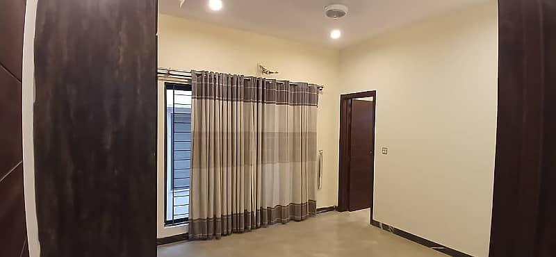 10 Marla Lower Portion Available For Rent In Umar Block Bahria Town Lahore 3