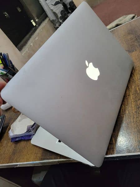 MACBOOK AIR MID 2011 --- 128 GB SSD 10/10 (13 Inch) 3