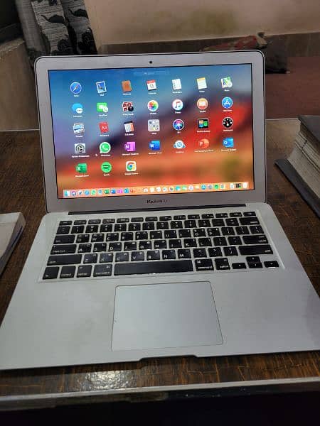 MACBOOK AIR MID 2011 --- 128 GB SSD 10/10 (13 Inch) 7