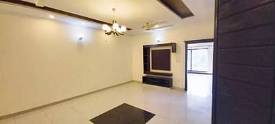 10 Marla Used House Available For Rent In Janiper Block Bahria Town Lahore 0