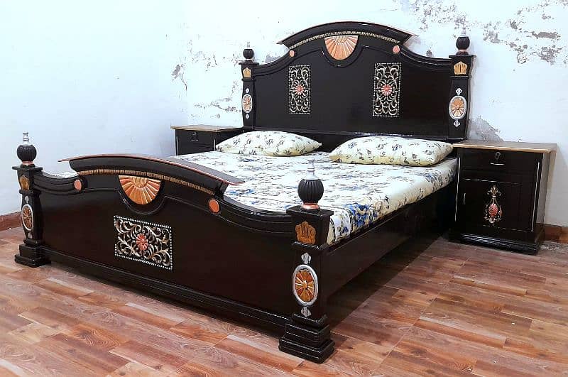 King Bed 2 Side Tables New Condition 13