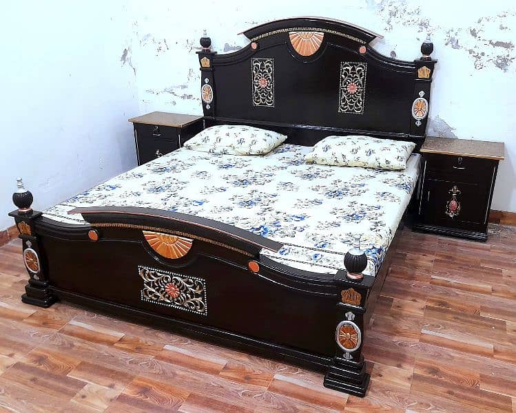 King Bed 2 Side Tables New Condition 14