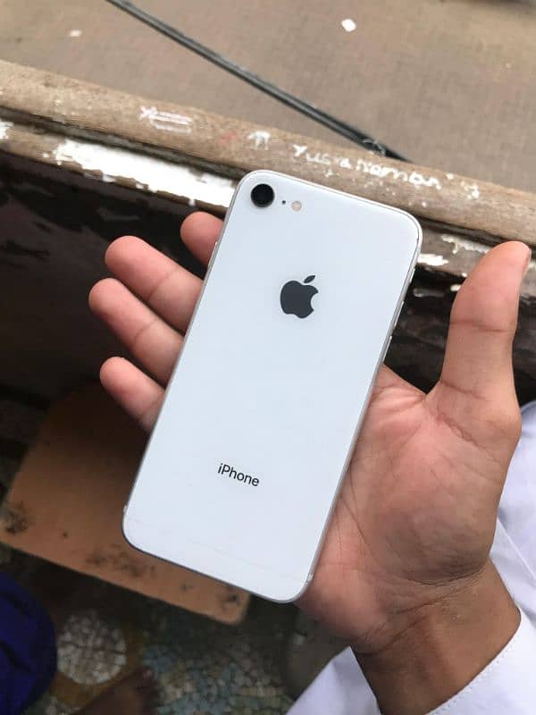 iPhone 8 (non PTA) 2