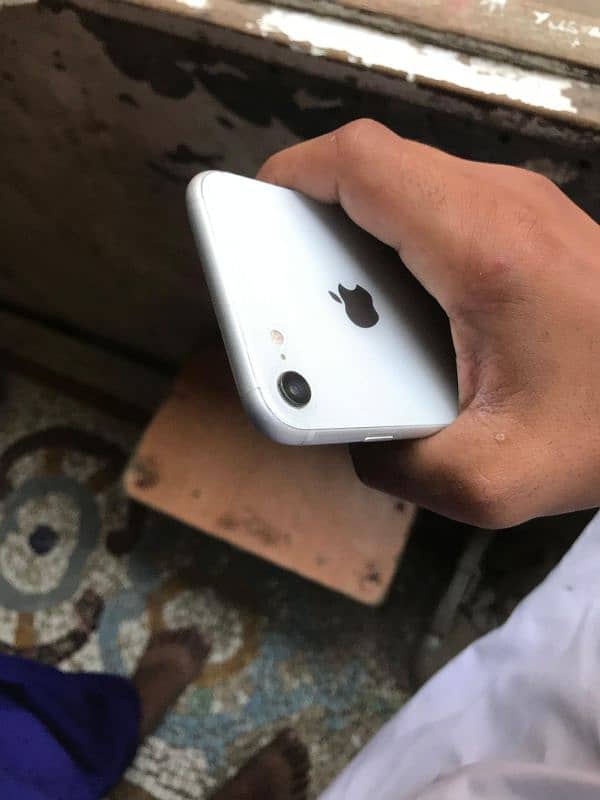 iPhone 8 (non PTA) 5