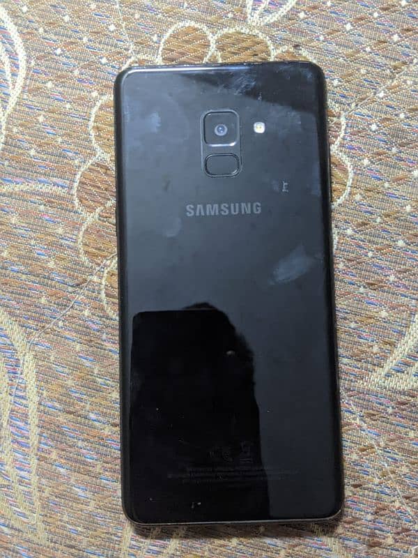 Samsung Galaxy A8+ 1