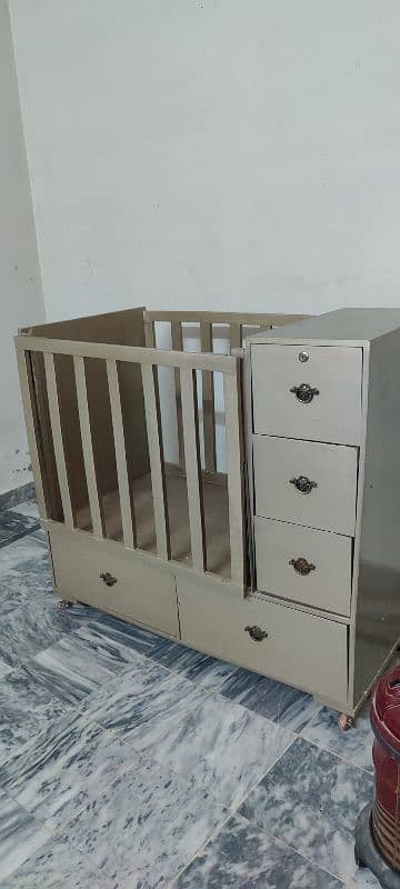 Baby cot with storage 2