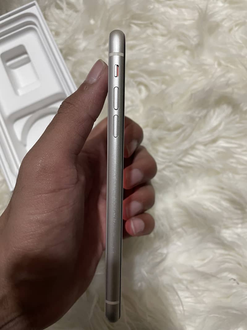 Iphone 11 128GB Factory Unlock with Original Box 9