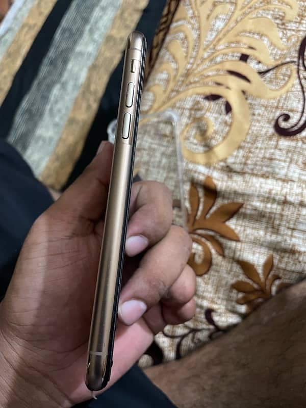 iPhone xs 3