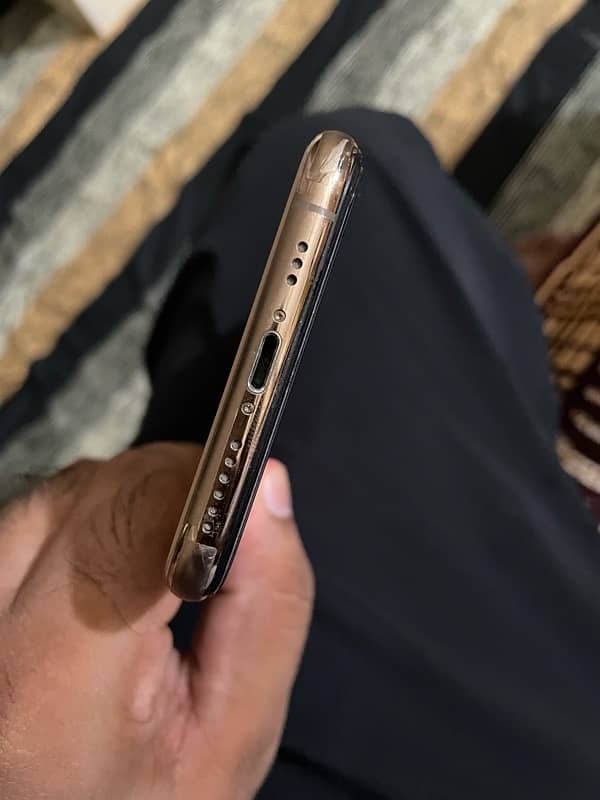 iPhone xs 4