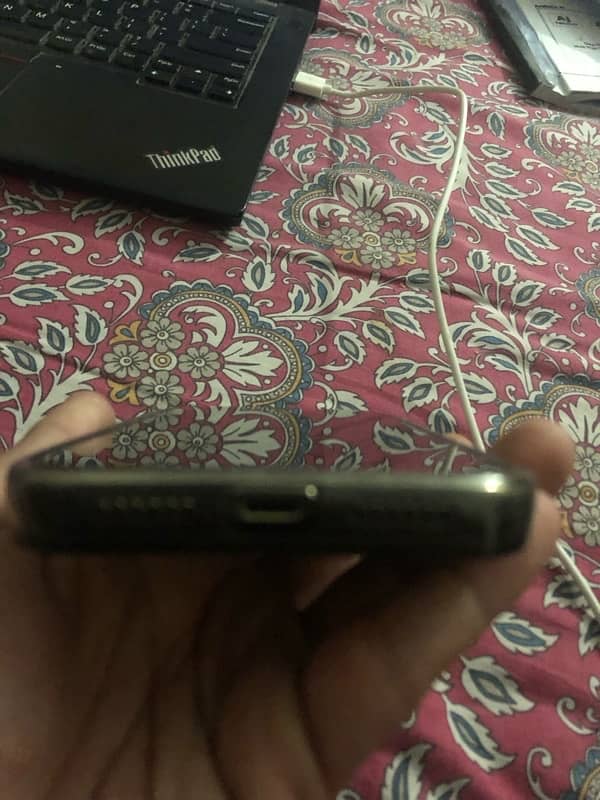 iphone 11 64 gb avaliable in mint condition 2