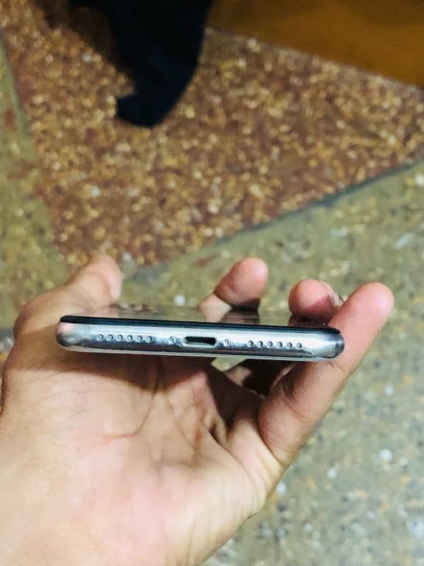 IPHONE X 64 GB NON PTA 4