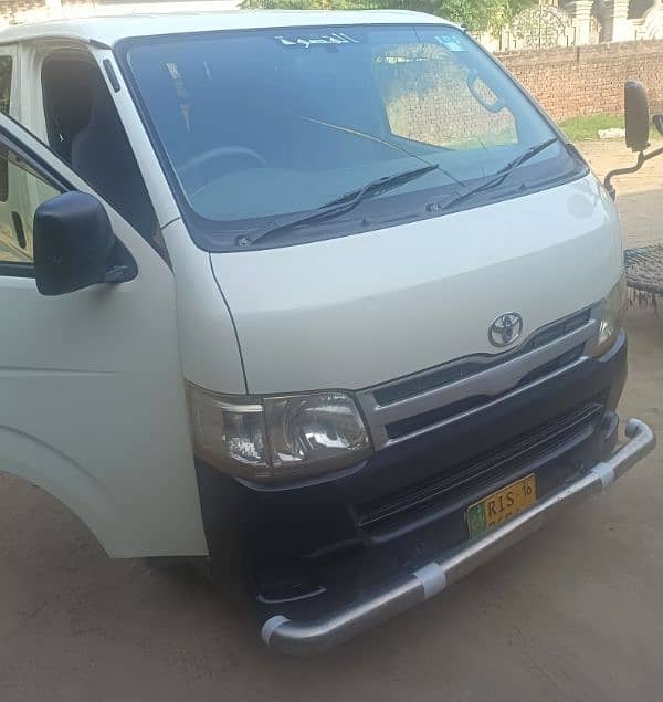 Toyota Hiace 2012 3