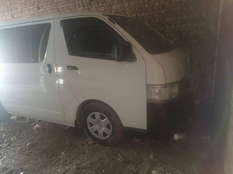 Toyota Hiace 2012 4