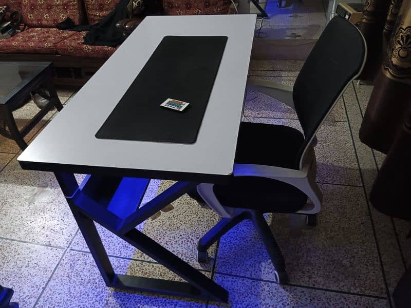 Computer/Gaming Table + Chair (RGB Light Effects) Condition 10/10 1