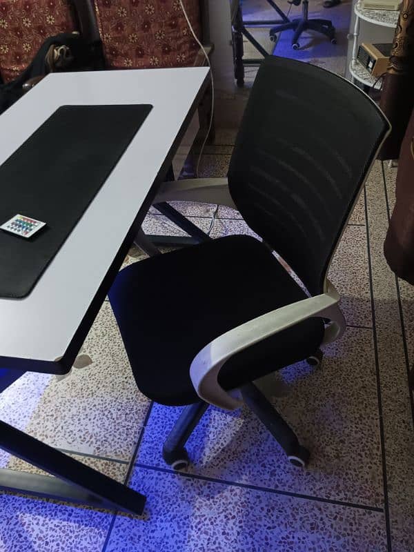 Computer/Gaming Table + Chair (RGB Light Effects) Condition 10/10 2