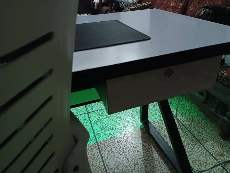 Computer/Gaming Table + Chair (RGB Light Effects) Condition 10/10 3