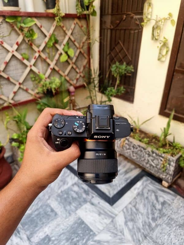 Sony a7 ii with 50mm 1.8 + accessories 2