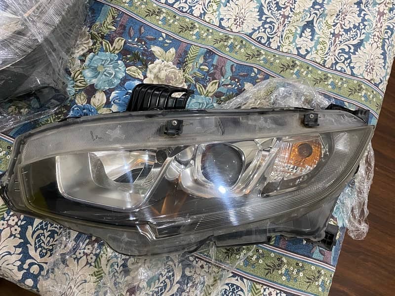 Honda Civic 2017 Headlights 2