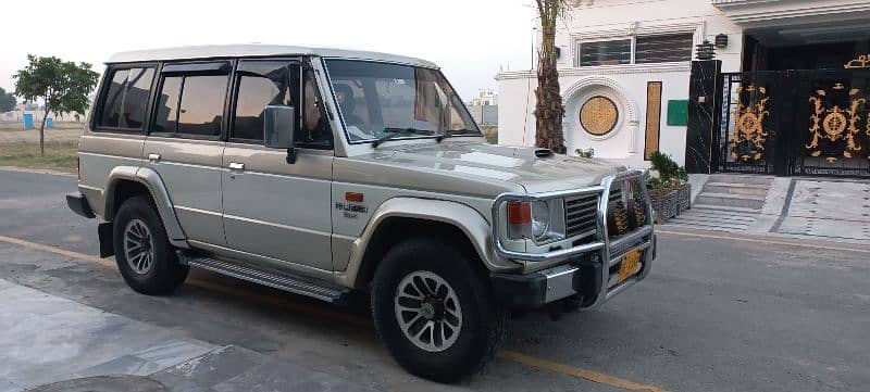 Mitsubishi Pajero 1986 london model Automatic 03224342554 1