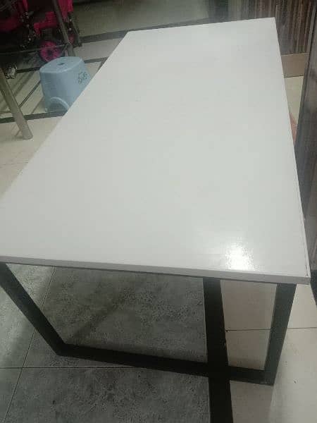 Modern white table 1