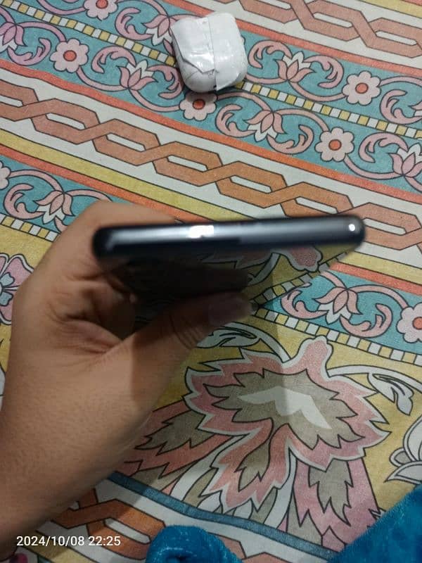 samsung A32 6 128 box sath hai 10 by 10 condition 1