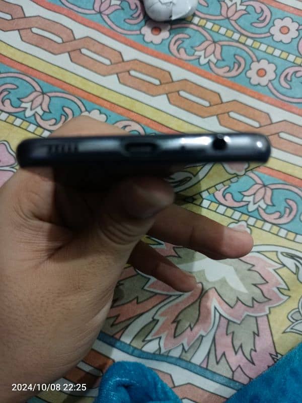 samsung A32 6 128 box sath hai 10 by 10 condition 2