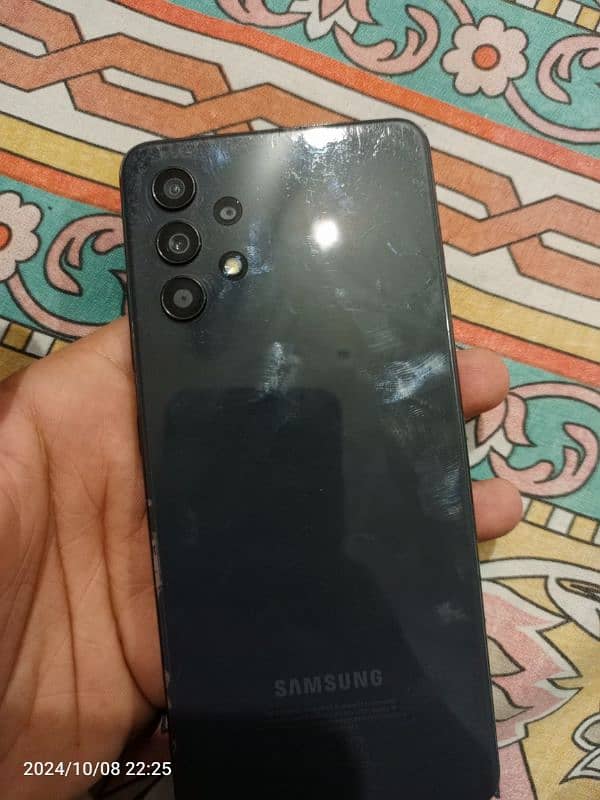 samsung A32 6 128 box sath hai 10 by 10 condition 3