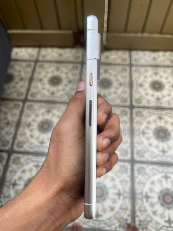 Google pixel 7 white colour 128 gb 2