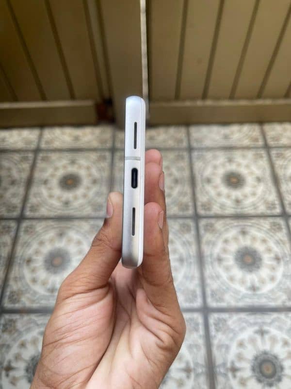 Google pixel 7 white colour 128 gb 4